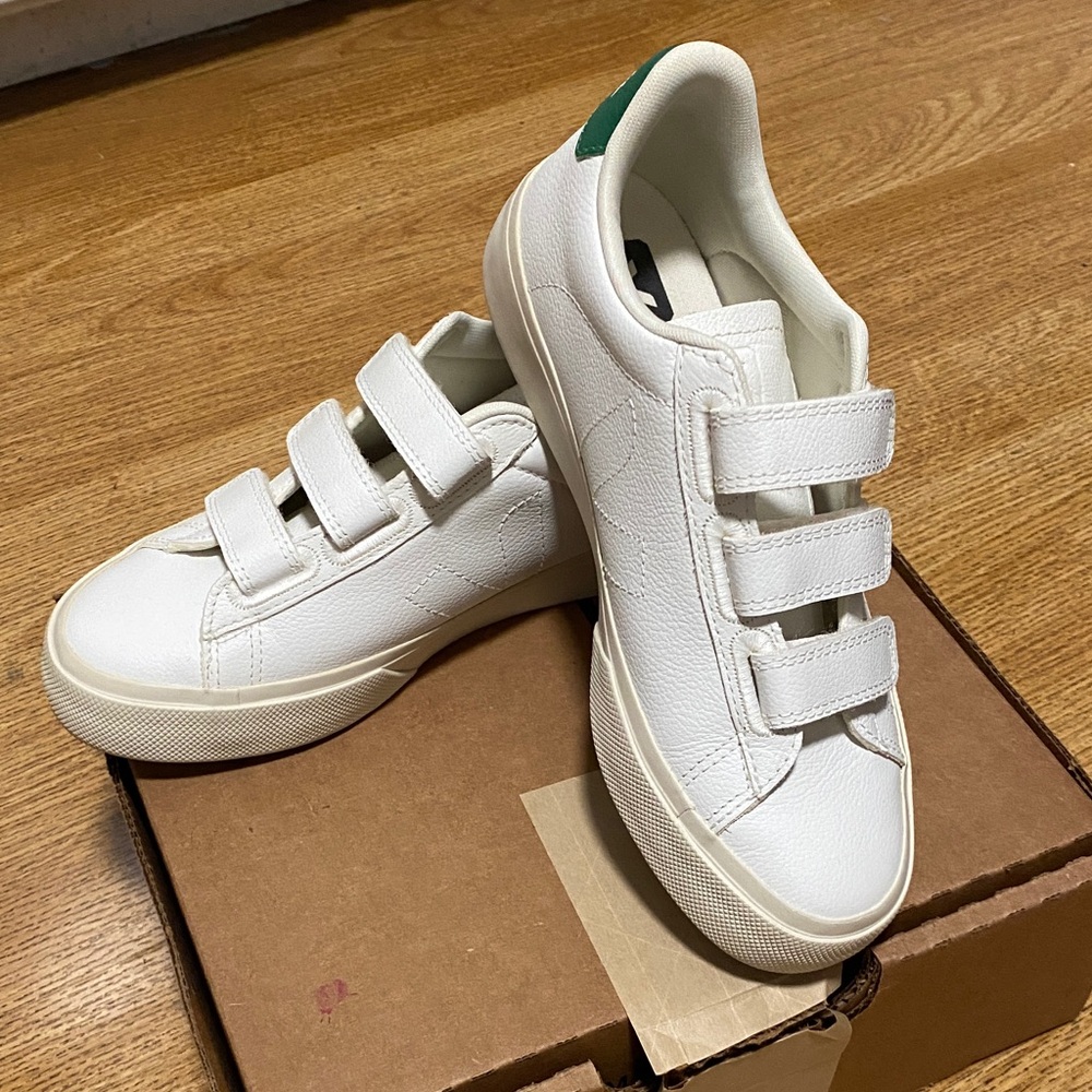 Women Veja sneaker